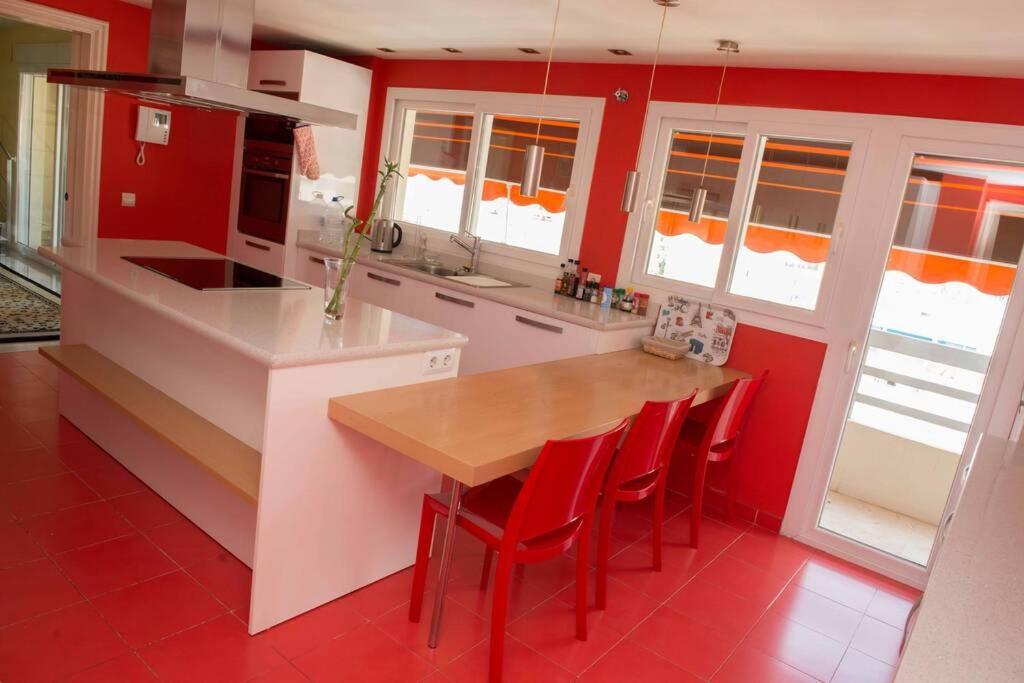 מארבלה Penthouse With Private Pool, Hot Tub Jacuzzi With Sea Views And Chill-Out Zone, Close To The Sea מראה חיצוני תמונה