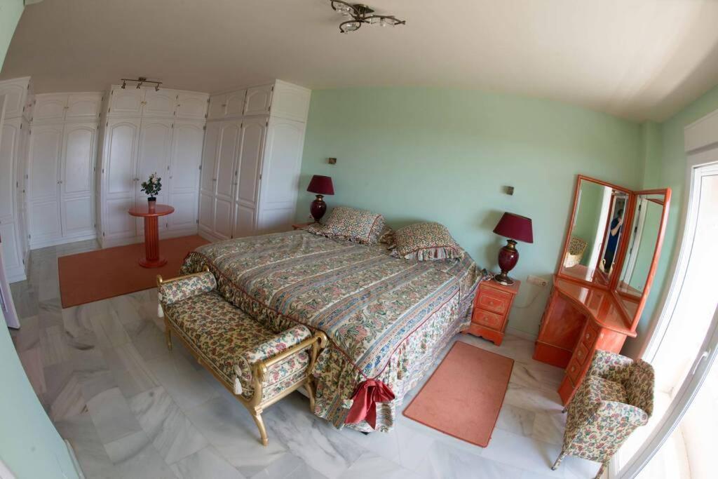 מארבלה Penthouse With Private Pool, Hot Tub Jacuzzi With Sea Views And Chill-Out Zone, Close To The Sea מראה חיצוני תמונה