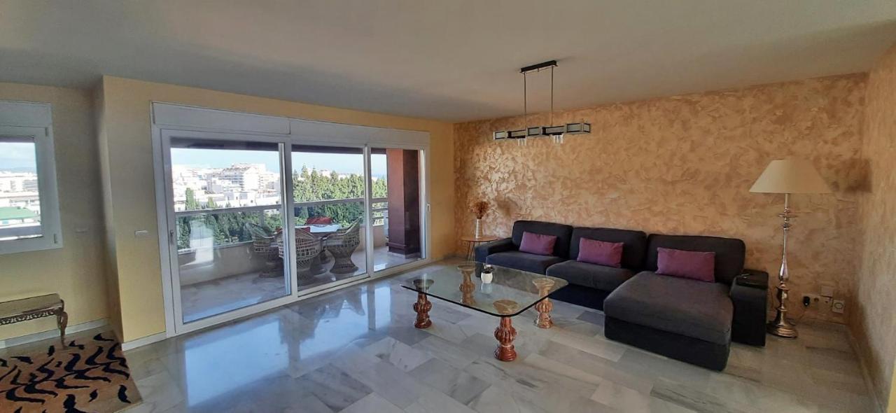 מארבלה Penthouse With Private Pool, Hot Tub Jacuzzi With Sea Views And Chill-Out Zone, Close To The Sea מראה חיצוני תמונה