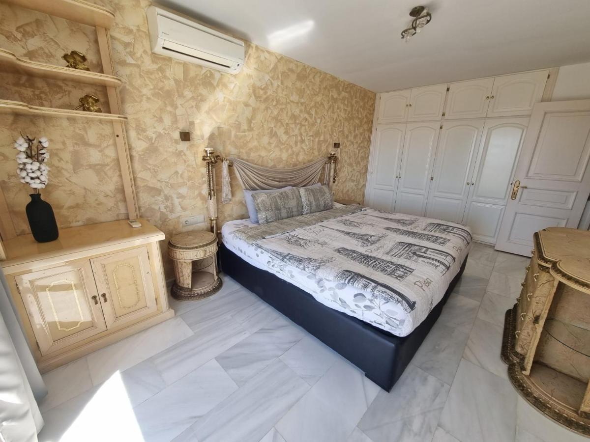 מארבלה Penthouse With Private Pool, Hot Tub Jacuzzi With Sea Views And Chill-Out Zone, Close To The Sea מראה חיצוני תמונה