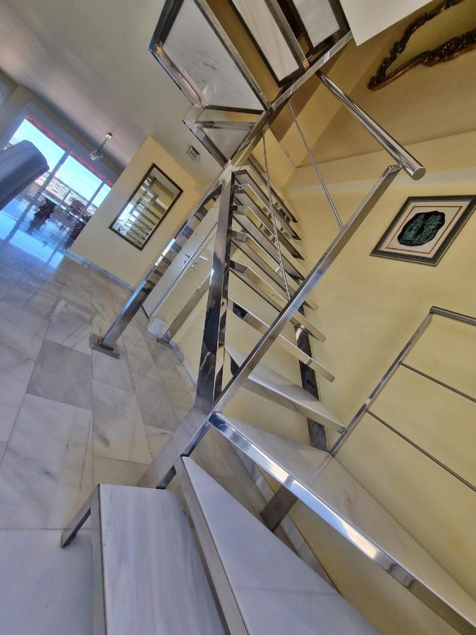 מארבלה Penthouse With Private Pool, Hot Tub Jacuzzi With Sea Views And Chill-Out Zone, Close To The Sea מראה חיצוני תמונה